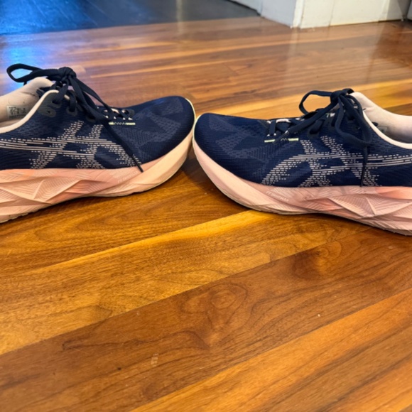 ASICS Novablast 5 (W10) - Picture 4 of 4
